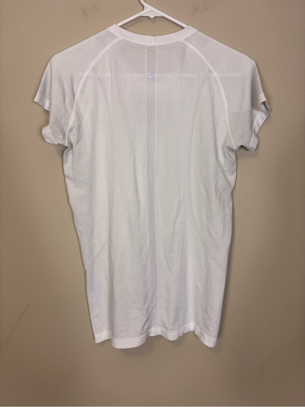 lululemon athletica White Swiftly Tech Short Sleeve Performance Tee 10 - Picture 2 of 4